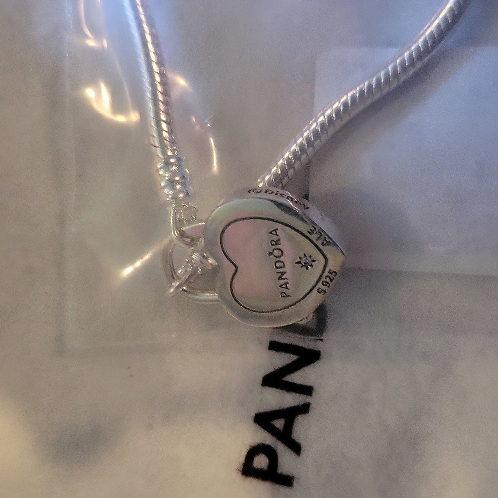 - Pandora Disney castle with swarsowski bracelet From Disney - Picture 5 of 10